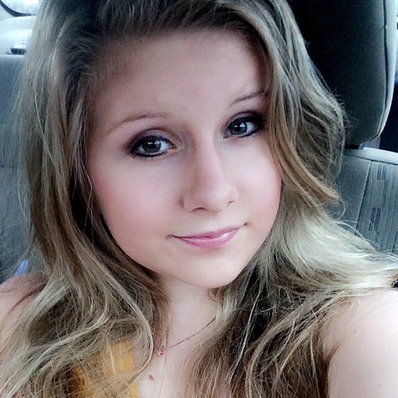 Profile Picture of Emily Barnes (@ebunny_23) on Poshmark