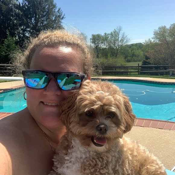 Dana Heidebrecht - Poshmark Profile Picture of Dana Heidebrecht (@danaheide22) on Poshmark