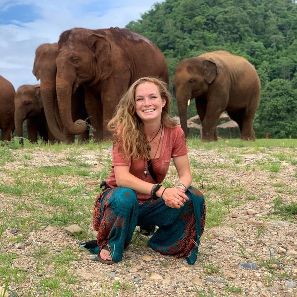 Profile Picture of Elizabeth Varnon (@elizabethvarnon) on Poshmark