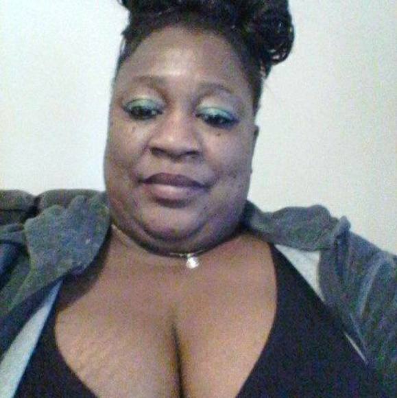 Profile Picture of Shirley Neal (@thickdiva44) on Poshmark