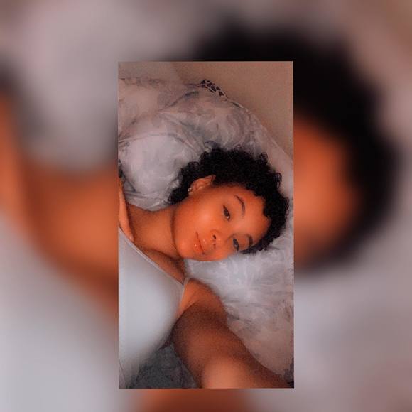 Profile Picture of Tiffanÿ Damenace (@tiffanyking0425) on Poshmark