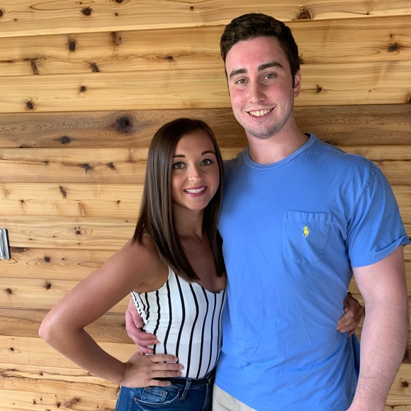 Profile Picture of Danielle Valois (@d_valois) on Poshmark