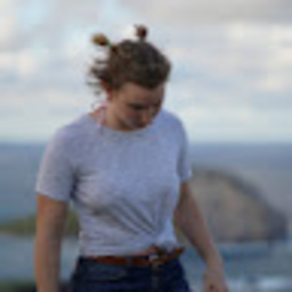 Profile Picture of Lauren Huttema (@laurenhutt52) on Poshmark