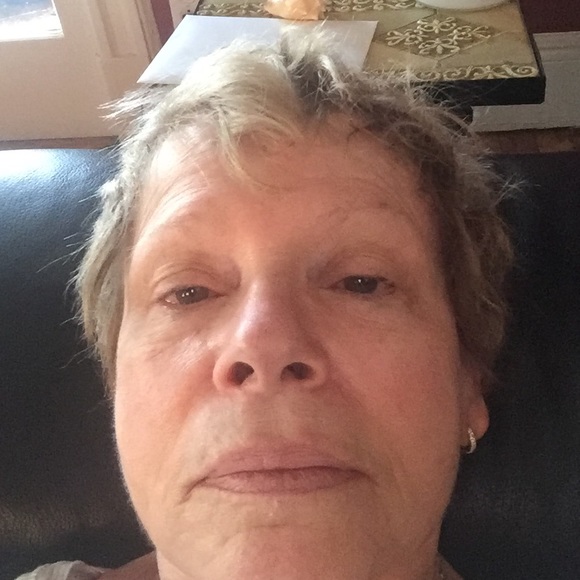 Profile Picture of Eileen Powers (@eileenpowers) on Poshmark