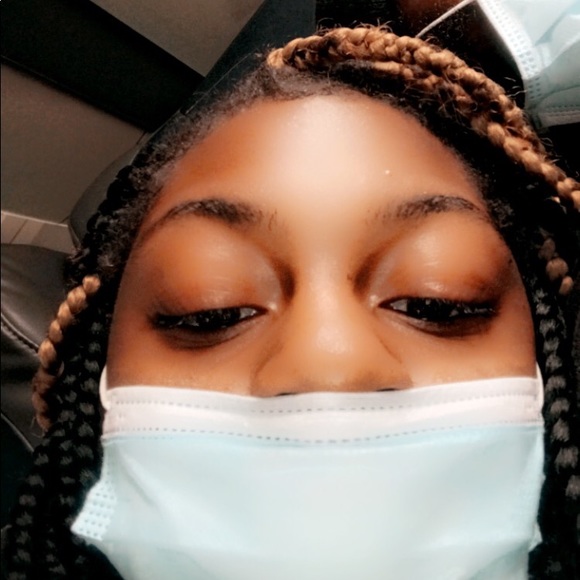 Profile Picture of Jada Thomas (@jaydathomas0) on Poshmark