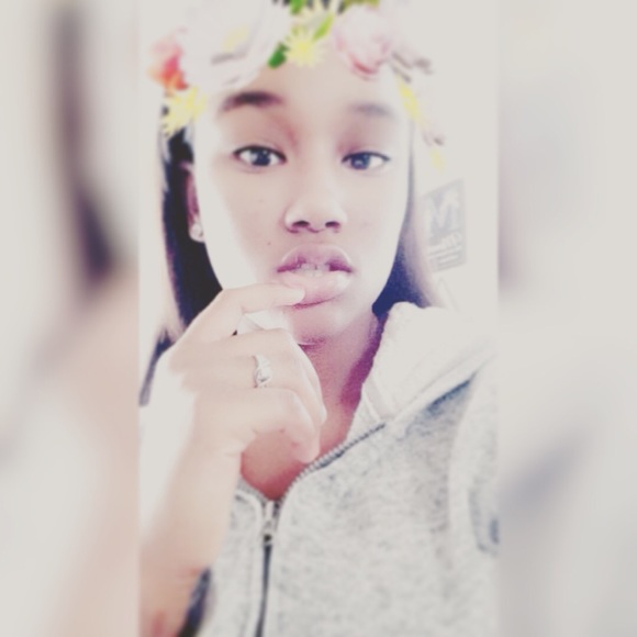 Profile Picture of Morgan Vallot (@morganallyssa) on Poshmark