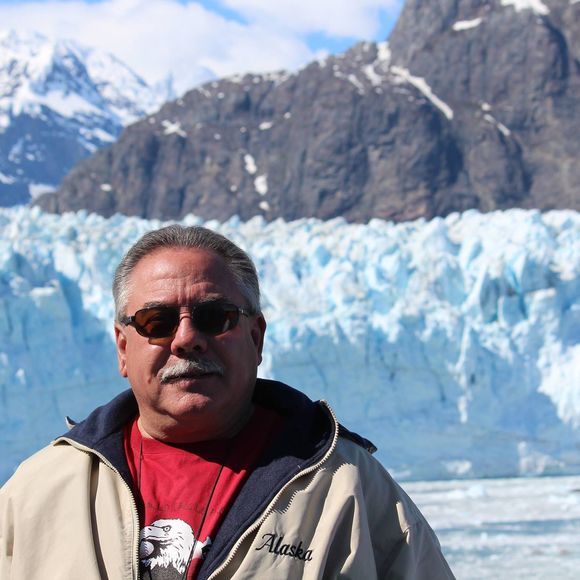 Profile Picture of Robert Mcclure (@robertmcclur102) on Poshmark