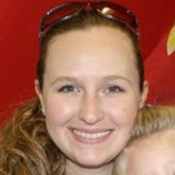 Profile Picture of Amber Simonson (@ans328) on Poshmark