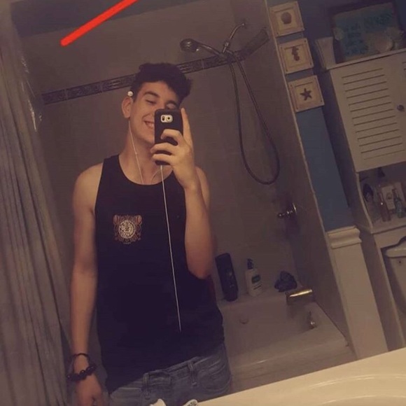 Profile Picture of Christian Rodrigues (@xochriss1) on Poshmark