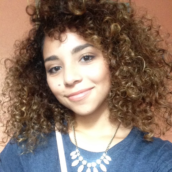 Profile Picture of Mariah Fonseca (@ploofy_) on Poshmark