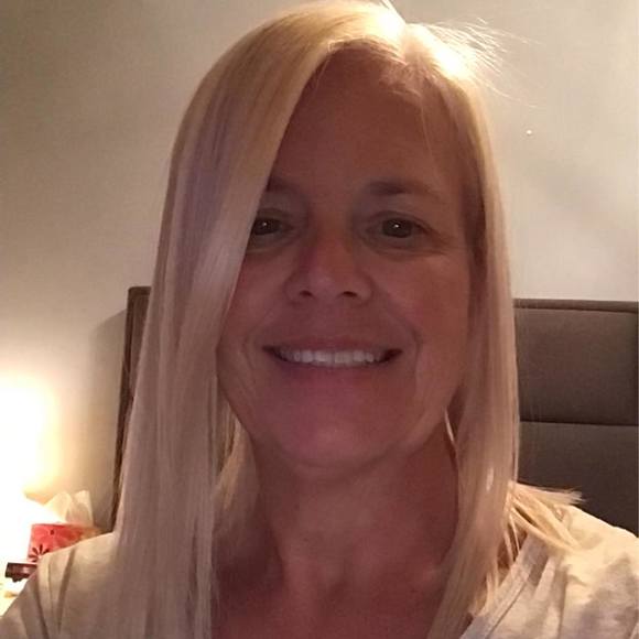 Profile Picture of Lyn Calzone (@lyncalzone) on Poshmark