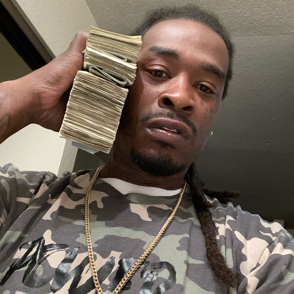 Profile Picture of Joemain Calbert (@trusemaj) on Poshmark