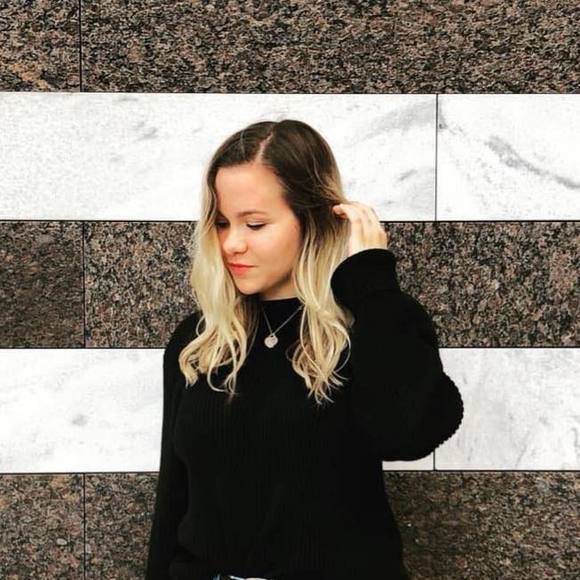 Profile Picture of Claire Pritts (@c_pritts) on Poshmark