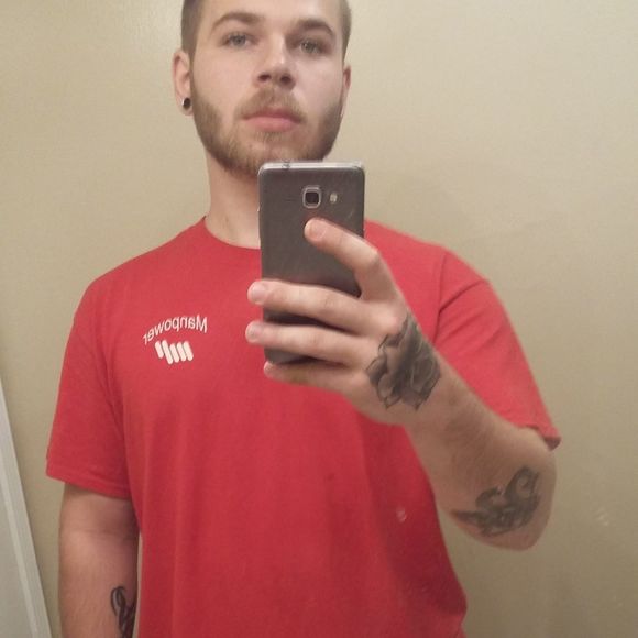 Profile Picture of Jonathan Gross (@wade_gross) on Poshmark
