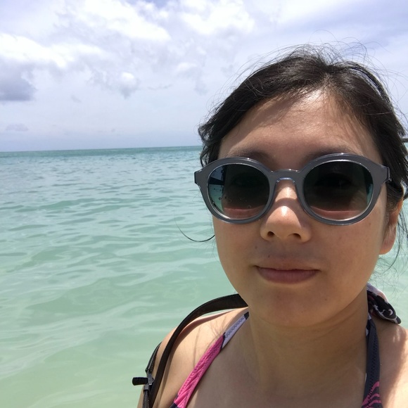 Profile Picture of Albertine Zhang (@uligli) on Poshmark