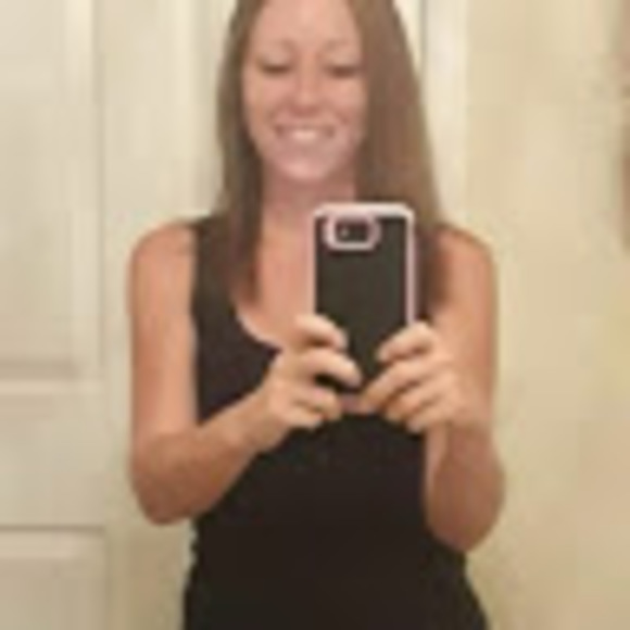 Profile Picture of Ashley Salansky (@ashleysalansky7) on Poshmark