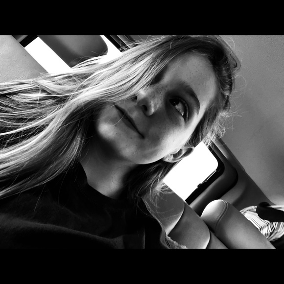 Profile Picture of Kenna Starbuck (@bobbybobo302) on Poshmark