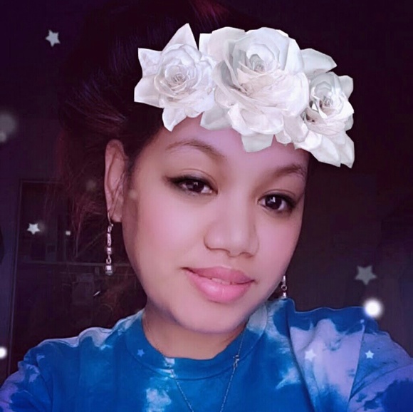 Profile Picture of Monica Mohang (@mynicka15) on Poshmark