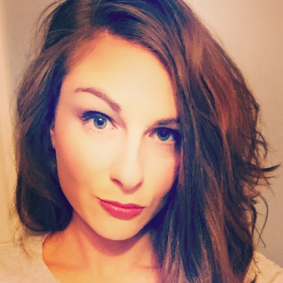 Profile Picture of Kira Felker (@kxparis) on Poshmark