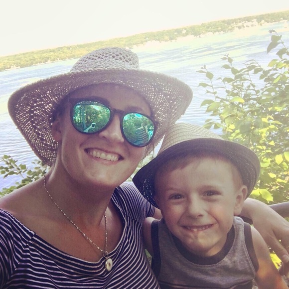 Profile Picture of Angela Zarnke (@azarnke) on Poshmark