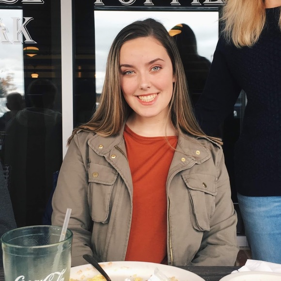 Profile Picture of Amanda Harrington (@mandy26567) on Poshmark