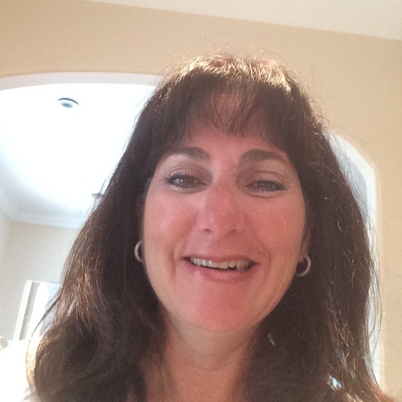 Profile Picture of Linda Reyzis (@lindamama3) on Poshmark