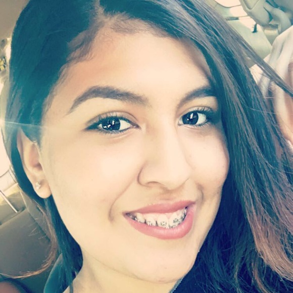 Profile Picture of Sasandra Rodriguez (@sasandra_r) on Poshmark