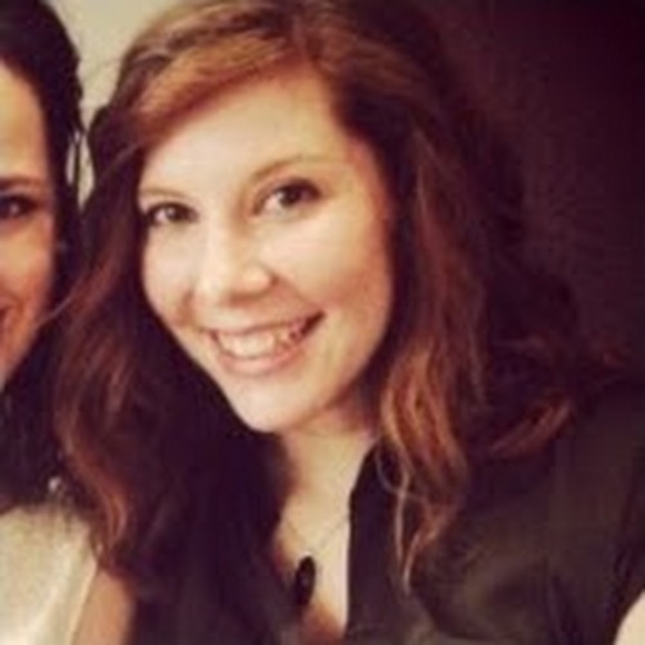 Profile Picture of Lisa Simpson (@lrs_520) on Poshmark