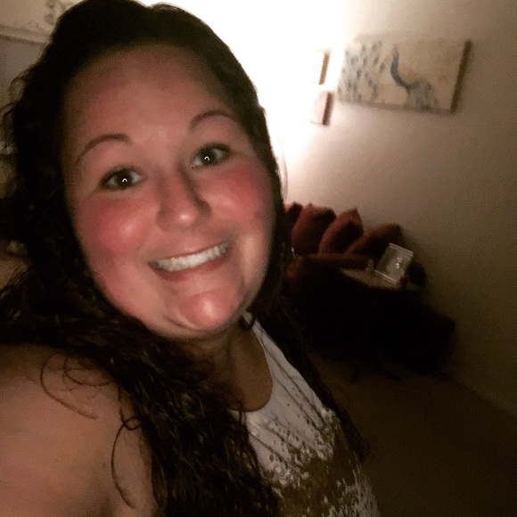 Profile Picture of Brittney Bucholz (@bn2009barker) on Poshmark