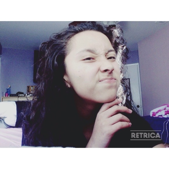 Profile Picture of Samantha Kwanten (@samanthapanic) on Poshmark