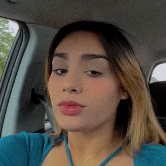 Profile Picture of Vanessa Soto (@vsotosantos12) on Poshmark