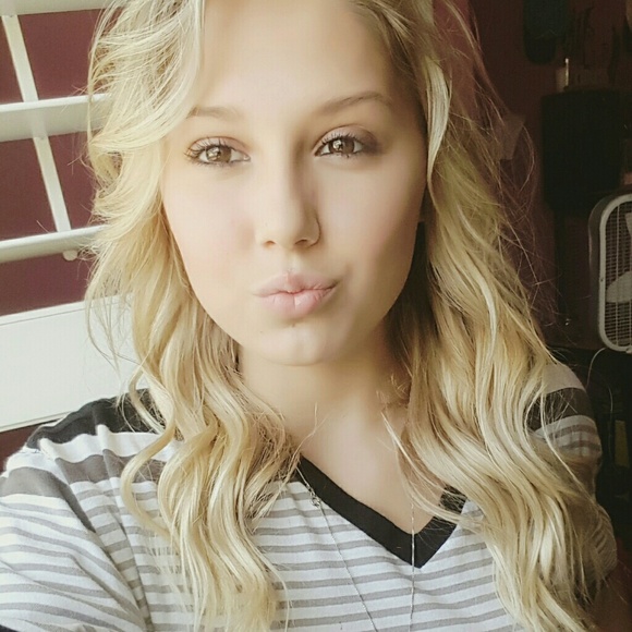 Profile Picture of Cierra Graham (@lalalove12) on Poshmark