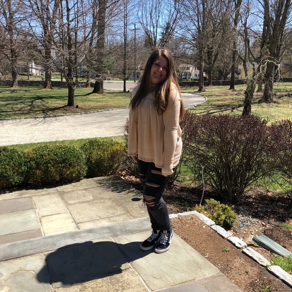 Profile Picture of Talia Tarling (@taliatarling) on Poshmark