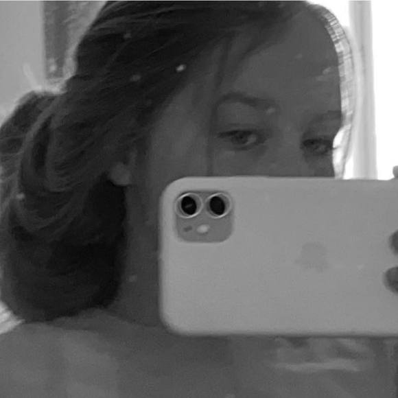 Profile Picture of Nora Lidstone (@noralidstone) on Poshmark