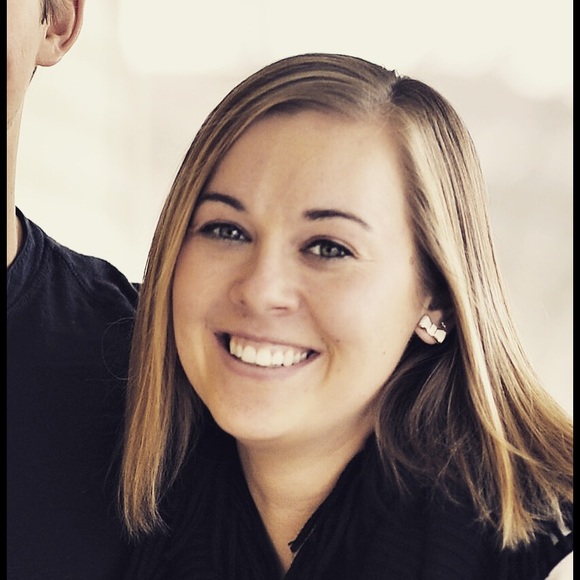 Profile Picture of Stephannie Isgrig (@stephannieji) on Poshmark