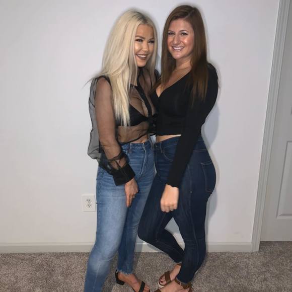 Profile Picture of Emma Carlsson (@emmalouu27) on Poshmark
