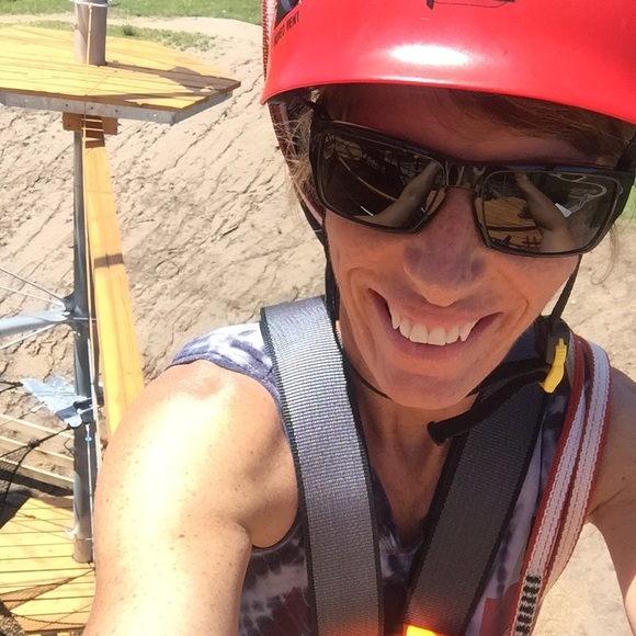 Profile Picture of Suzanne Unks (@scooch531) on Poshmark