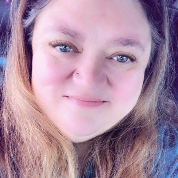 Profile Picture of Nonnie Davidoski (@iwillgo2extreme) on Poshmark