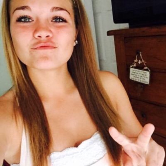 Danielle Pimentel - Poshmark Profile Picture of Danielle Pimentel (@danielle__99) on Poshmark