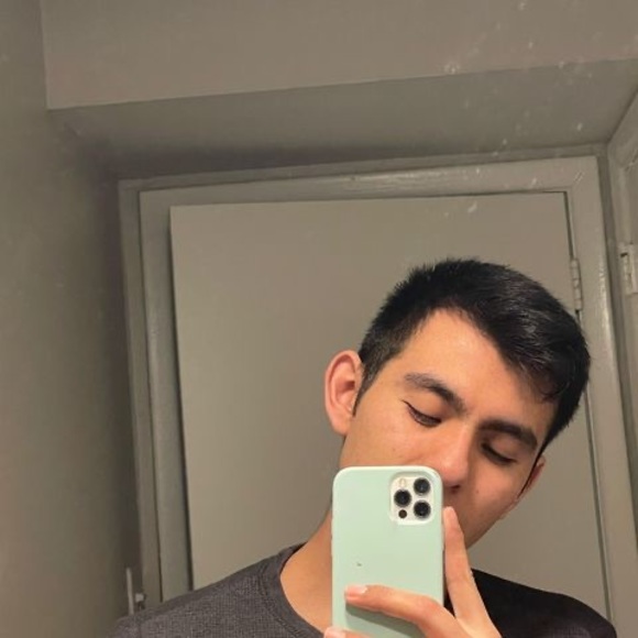 Profile Picture of Leonardo Olvera (@leonardoolve605) on Poshmark