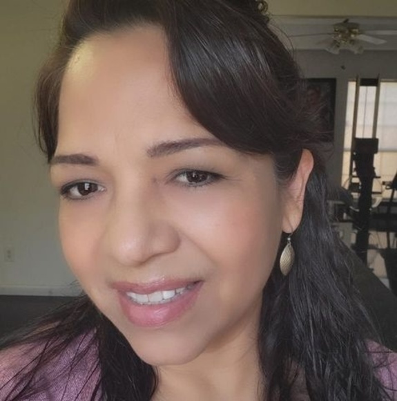 Profile Picture of Juany Dozal (@juanydozal) on Poshmark