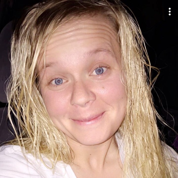 Profile Picture of Allison Stigall (@alstigs) on Poshmark