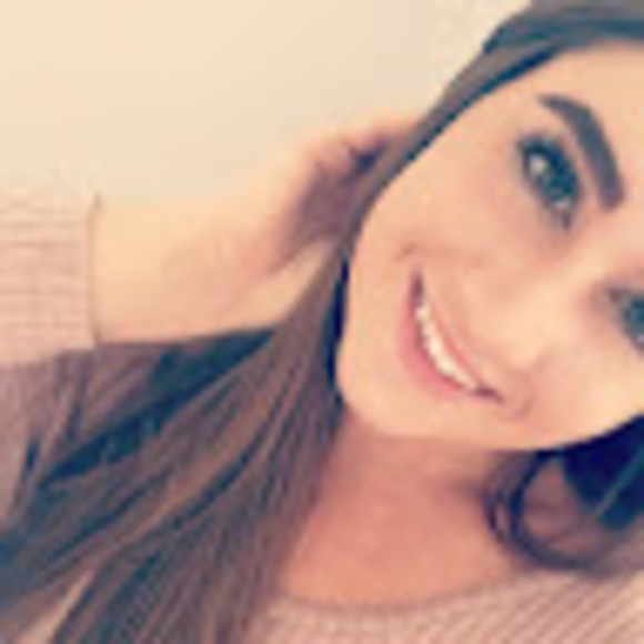 Profile Picture of Kaity Bashura (@kaitybashura) on Poshmark