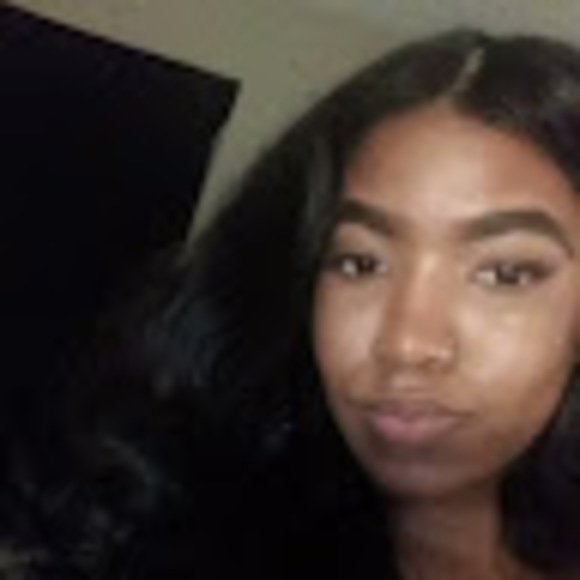Profile Picture of Destiny Frieson (@destinyfrieson) on Poshmark