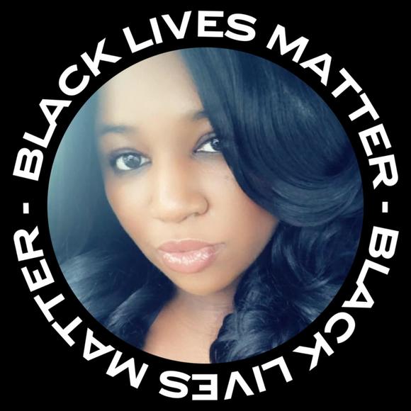 Profile Picture of Takia Williams (@takiaroshuwn) on Poshmark