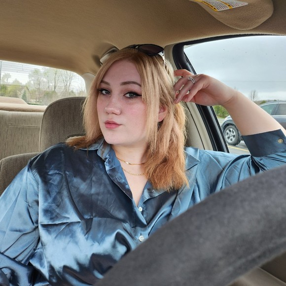 Profile Picture of Julia Voss (@jvoss21) on Poshmark
