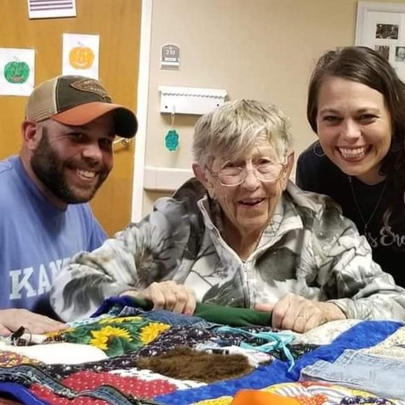 Profile Picture of Kyla Sutterby (@kylasutterby) on Poshmark