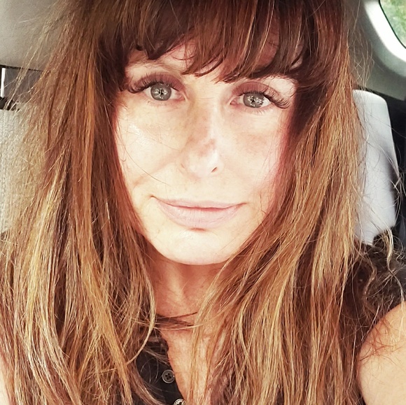 Profile Picture of Lisa Price-heller (@lisarobinnyc) on Poshmark