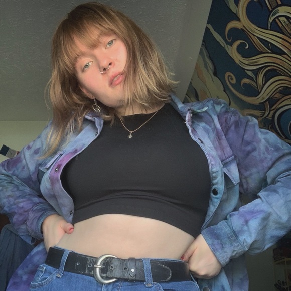 Profile Picture of Bailey Saddlemire (@baileyrosaline) on Poshmark