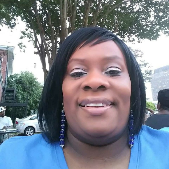 Profile Picture of Tonya Jefferson (@tonyalady54) on Poshmark